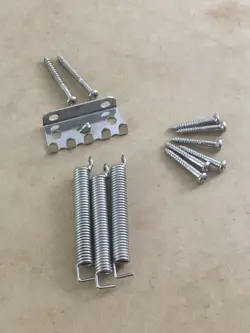 NOS NON AGED RELIC TREMOLO BRIDGE 3 SPRINGS KIT CLAW FOR FENDER STRAT SQUIER MIT