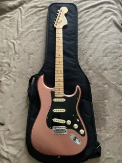 FENDER AMERICAN PERFORMER STRATOCASTER PENNY M35