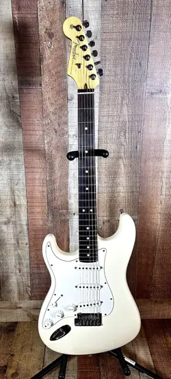 LEFT HAND FENDER AMERICAN STANDARD STRATOCASTER 2011 WITH CASE