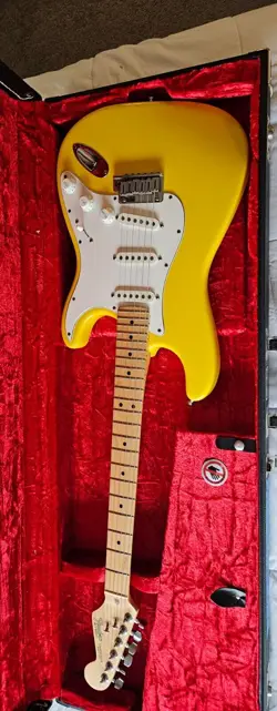 1989 GRAFFITI YELLOW