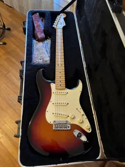 2012 FENDER STRATOCASTER,  MINT 1