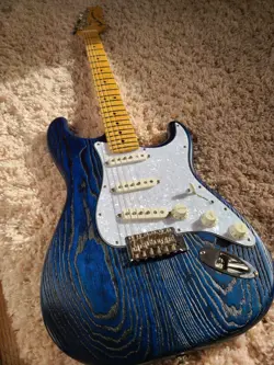 SANDBLASTED STRATOCASTER SAPPHIRE