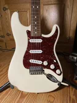 VINTAGE 1998 FENDER STRATOCASTER STANDARD ARCTIC WHITE MIM