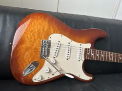 TOP STRATOCASTER SAFE