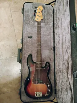 FENDER AMERICAN PRO  PRECISION ELECTRIC BASS