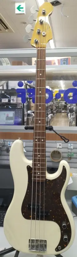 FENDER JAPAN PB62-US ELECTRIC BASS WITH GIG BAG -      CONDITION