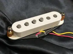 FENDER VINTAGE-STYLE SINGLE-COIL