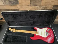 STRATOCASTER RED W/OHSC