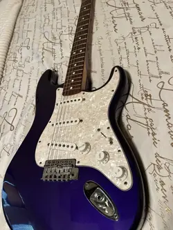 MIM STRATOCASTER MIDNIGHT