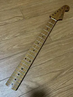 FENDER STRATCASTER ROASTED MAPLE NECK