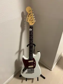 FENDER MUSTANG LEFTY 15