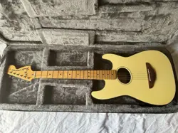 STRATACOUSTIC STRATOCASTER