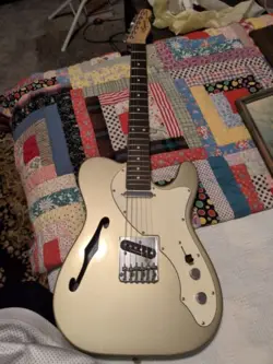 FENDER YNGWIE MALMSTEEN STRATOCASTER 6 STRING MAPLE FINGERBOARD ELECTRIC GUITAR