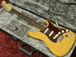 FENDER LIMITED EDITION LIGHTWEIGHT ASH AMERICAN PROFESSIONAL STRATOCASTER RW