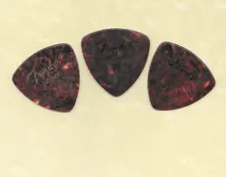 3 FENDER ROUNDED TRIANGLE GUITAR PICKS HEAVY GAUGE
