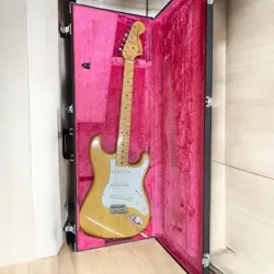 FENDER JAPAN ST71-93TX ELECTRIC GUITAR WITH HARD CASE - USED, GOOD CONDITION