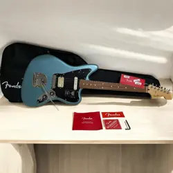 FENDER PLAYER JAGUAR GUITAR TIDEPOOL PAU FERRO FRETBOARD - EXCELLENT CONDITION