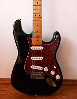 1984 FENDER STRATOCASTER ALL ORIGINAL WITH HSC