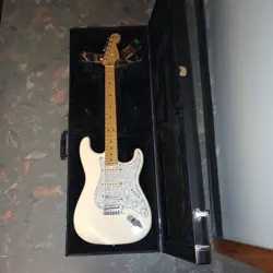 2013 FENDER AMERICAN STANDARD STRATOCASTER OLYMPIC WHITE W/MAPLE NECK & CASE