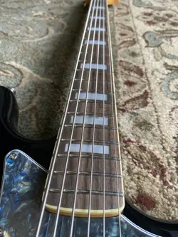 VI 6-STRING ELECTRIC