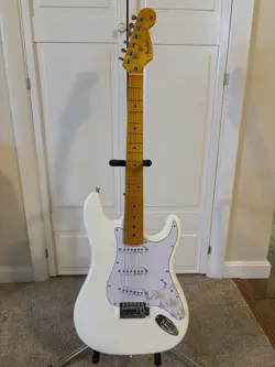 STRATOCASTER MIC W/WHITE