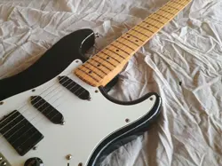 FENDER STRATOCASTER