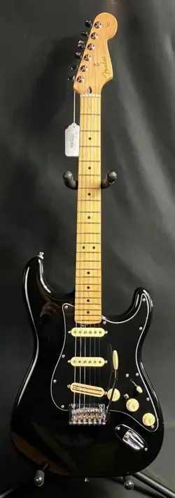 FENDER PLAYER STRATOCASTER ELECTRIC GUITAR GLOSS BLACK W/ DIMARZIO PICKUP