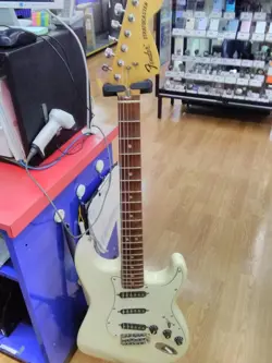 FENDER JAPAN ST72-85SC ELECTRIC GUITAR SAFE DELIVERY FROM JAPAN