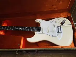 ELECTRIC GUITAR FENDER STRATOCASTER JEFF BECK MODEL