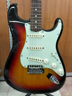 ELECTRIC GUITAR FENDER MEXICO CLASSIC SERIES 60S STRATOCASTE  EXCELLENT CONDITIO