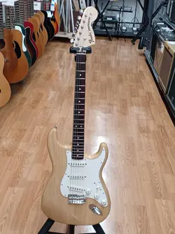 ELECTRIC GUITAR FENDER HERITAGE 70S STRATOCASTER ROSE  EXCELLENT CONDITION