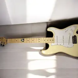 FENDER JAPAN ELECTRIC GUITAR USED