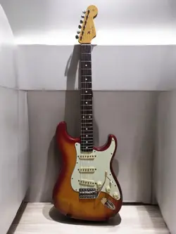 FENDER JAPAN ST62-78TX 2004-2006 CHERRY SUNBURST STRATOCASTER GUITAR USED