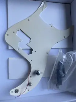 FENDER PRECISION BASS PICK GUARD WITH PICKUPS