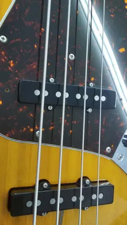 FENDER JAZZ BASS ELECTRIC SAFE DELIVERY FROM JAPAN