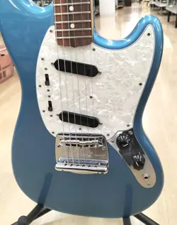 FENDER MEXICO MUSTANG USED 2019 ALDER BODY PAU FERRO FINGERBOARD W/GIG CASE