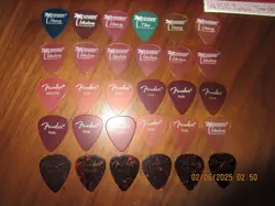 LOT OF 30 ASSORTED FENDER GUITAR PICKS - VARIOUS GAUGES RL48