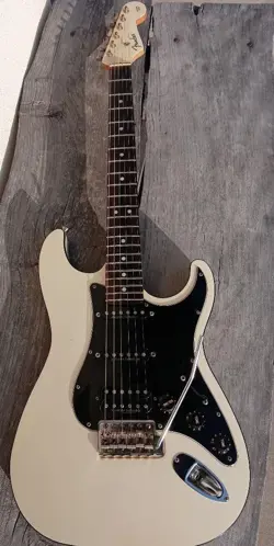 FENDER JAPAN AERODYNE STRATOMEDIUM SCALE