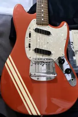 FENDER MUSTANG MODEL