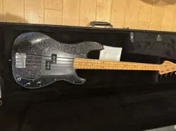 FENDER J PRECISION BASS BLACK GOLD HC BASS GUITAR