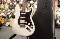 9328 FENDER USA AMERICAN DELUXE STRAT ELECTRIC GUITAR