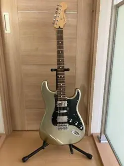 STRATOCASTER H-S-H STRATO
