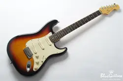 FENDER 50TH ANNIVERSARY AMERICAN DELUXE STRATOCASTER - 3-COLOR SUNBURST