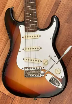 ST-38S STRATOCASTER GUITAR