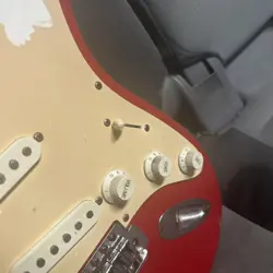 FENDER ELECTRIC GUITAR