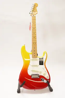 PLUS STRATOCASTER 6-STRING