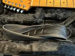 STANDARD STRATOCASTER 3-TONE