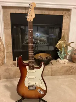 60TH ANNIVERSARY SUNBURST FENDER STRATOCASTER USA W/OHSC