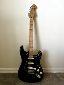 LIMITED EDITION FENDER PLAYER STRATOCASTER WITH MAPLE NECK 2018 - BLACK