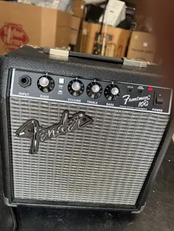 FENDER FRONTMAN 10G 10-WATT GUITAR AMPLIFIER - BLACK - GREAT CONDITION